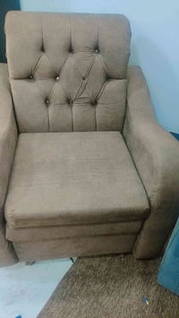 كرسي واحد • ثقيل • أبو غريب