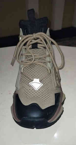 السلام عليكم للبيع RAX يلبس 40. 41 طبي فول طركة طبية احتياط الحذاء بي سيفتي فسفوري جديد وكالة ملبوس مرتين فقط ***********
