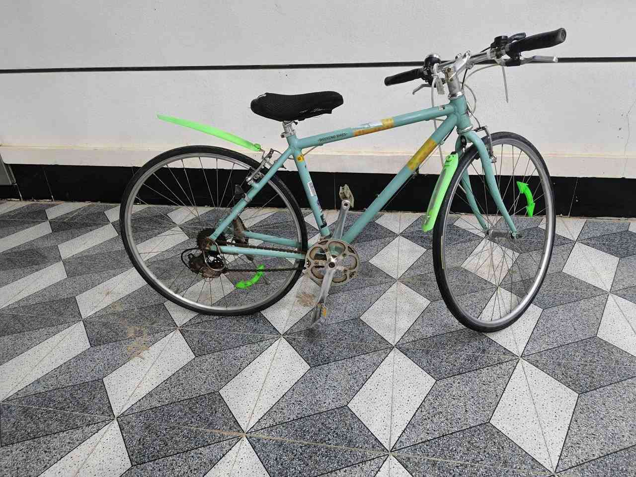 سلام عليكم بايسكل رياضي C700 للبيع تايرات جدد مكان الرمادي إلي يريده يراسلني عله هاذه لرقم ***********
