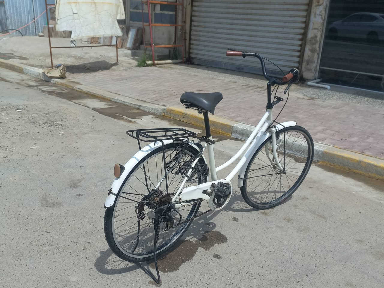 عليكم ورحمة الله وبركاتة باسكل بانت حجم 26لبيع  نضيف حكرب بيكات  كلشي يشتغل مكان الغزاليه  هياكل شارع ستين رقم واتساب  ***********
