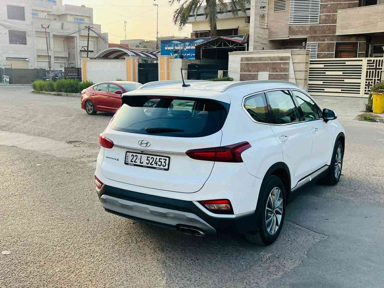 السلام عليكم سنتافي خليجي اللون ابيض صدفي  للبيع موديل ٢٠٢٠ بصمة ابواب وتشغيل كراسي كهرباء تحكمات مختلفه تشغيل عن بعد ومري شفط انظمة قيادة كشنات مخمل داخل لونين بيج واوف وايت وشاشة وكامره و٧ راكب و٣ قطع تبريد كشافات ولدات ولايت زنون وشحن وايرليس و ثلاجة بالجكمجه وبردات خلفية ويل كب حجم ١٨ وبعد مواصفات 
بيها بنيد وجامغ مصبوغات بسبب طخة بسيطه وعندي صورة للطخة قبل الصبغ
رقم اربيل الجديد سنوية ماساقطه تحويل او وكاله
السياره محرك ٤ سلندر دوش ٢٤٠٠ مكفول والگير ٦ نمر مفتوح مسويله صيانه والتبريد ثلج ماشيه ١١٨ الف كيلو
مكان السياره بغداد السيديه 
السعر ١٩٣ ومجال بسيط
للاتصال *********** او ***********
