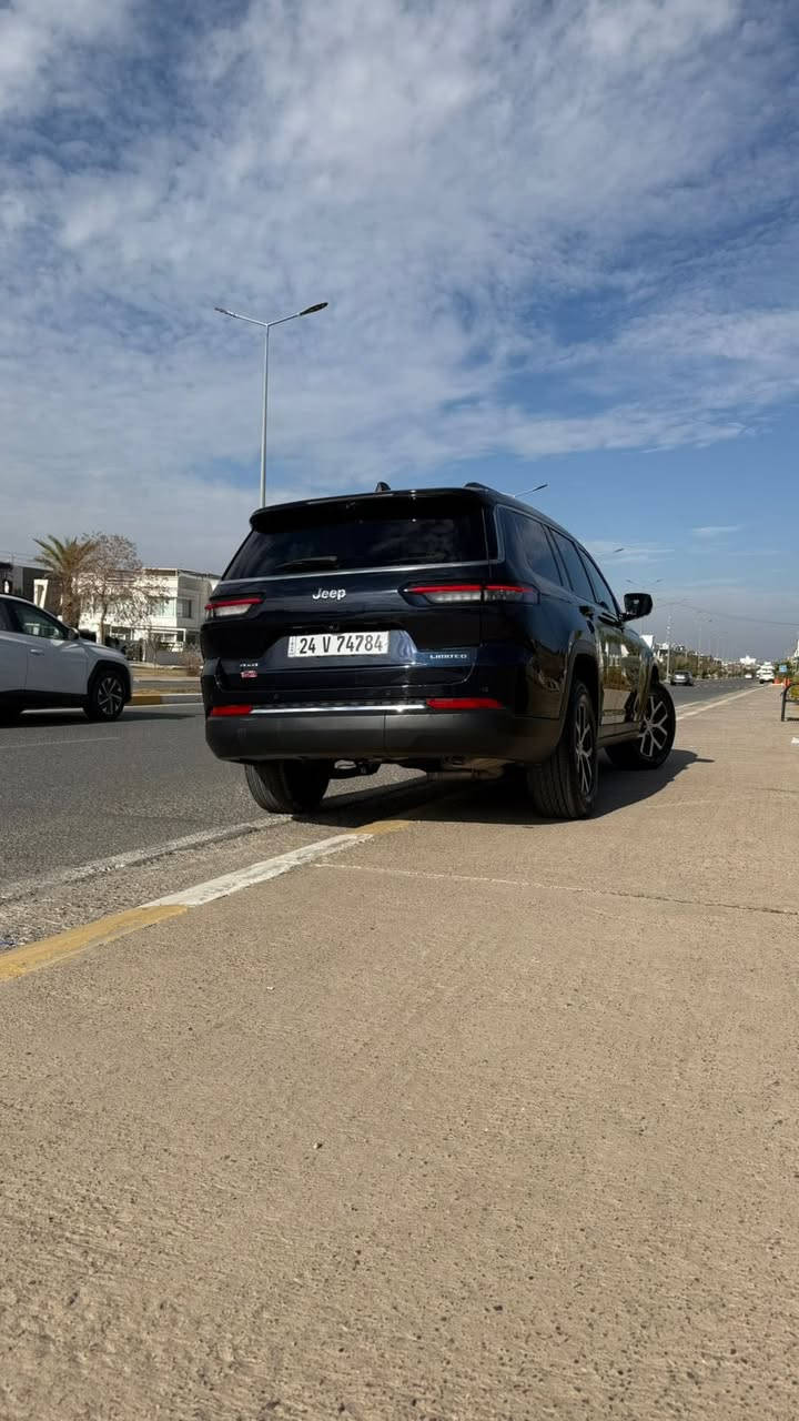 للبيع او مراوس جيب كراند شيروكي لمتد بلاص2023
سنوية باسمي لغاية2030 

هزة جديدة

ضررها جاملغ امامي جهة السايق فقط بدون دواخل شرط السونار السياره جاهزه وبدون اي نقص 

6راكب vipكشن منفصل

الموديل : 2023.(وارد أمريكي)

 

المحرك : V6.  3.6L . 

العداد :20الف ميل حقيقي

الرقم : دهوك

المواصفات:

* دفع رباعي 4x4. 

* ⁠4انضمة قيادة  

* رادار امامي مع مانع تصادم. 

* تحذير الخروج عن المسار . 

* تحذير النقطة عمياء ⚠ .

* نظام تحذير عند التقاطعات.  

* نظام تقليل الضجيج داخل المقصورة. 

* إنارة محيطية. 

* شاحن موبايل وايرلس. 

* تعديل وضعيات مقود السائق كهربائيا. 

* مرايا تعتيم + شاشة

* نظام الصوت من الپاين 10 سماعة. 

* ويل قياس 20 انج.

* سقف بانوراما.   

* شاشه كبيرة 10.1 انج . 

* نظام الخرائط (GPS).

* لوحة القيادة بقياس 12 أنچ. 

* كير شفتر بالستيرن. 

* كاميرا محيطية 360 درجة. 

* 4 كاميرات خارجية مع بخاخات ماء للتنظيف. 

* ⁠4كامرات داخلية 

* كاميرا للمرأة الداخلية. 

* المصابيح الأمامية LED.

* كشافات الضباب LED. 

* دخول ذكي. 

* بصمة على 5 ابواب للدخول الذكي. 

* تشغيل عن بعد.

* الصندوق الخلفي كهربائي.

* فرش المقصورة الداخلية من الجلد الفاخر.

* ذاكرة لحفظ وضعيات الجلوس للسائق. 

* المقاعد الأمامية كهربائية.

* المقاعد الأمامية تبريد وتدفئة.

* المقاعد الخفية تدفئة.

* ستائر للشبابيك الخلفية.

* حساسات امامية. 

* حساسات خلفية. 

* مكيف خلفي مع وحدة تحكم منفصلة. 

* تدفئة ستيرن. 

* مانع تصادم خلفي.

* بلوتوث تلفون. 

* محدد سرعة. 

* نظام التشغيل والاطفاء الاوتوماتيكي ( Auto Start System ).

للاستفسار ***********.  سعر 330
