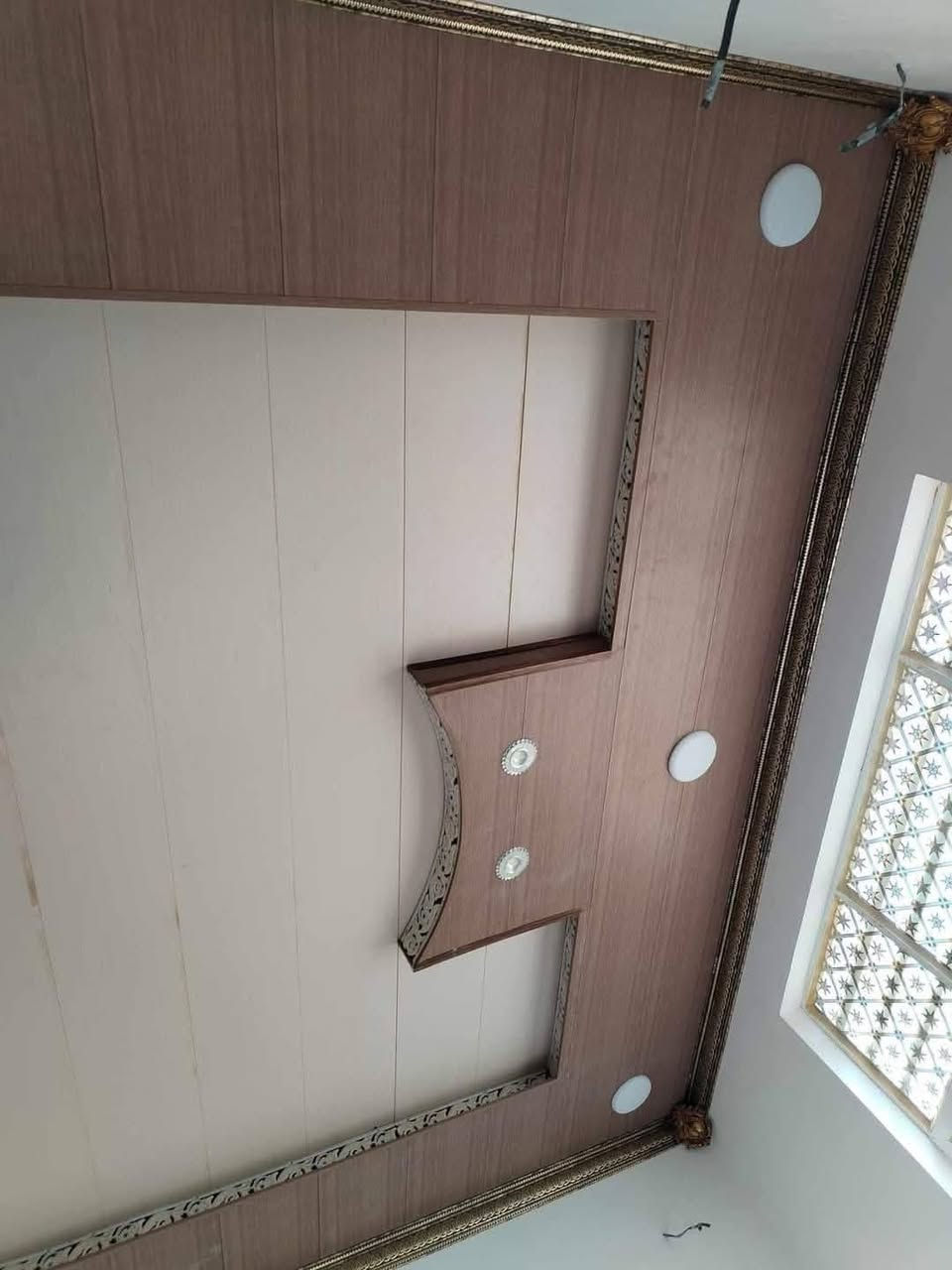 السلام عليكم خلفه سقوف ثانويه مربعات اشرطه شغل ليزر درجة اولى النجف ***********
