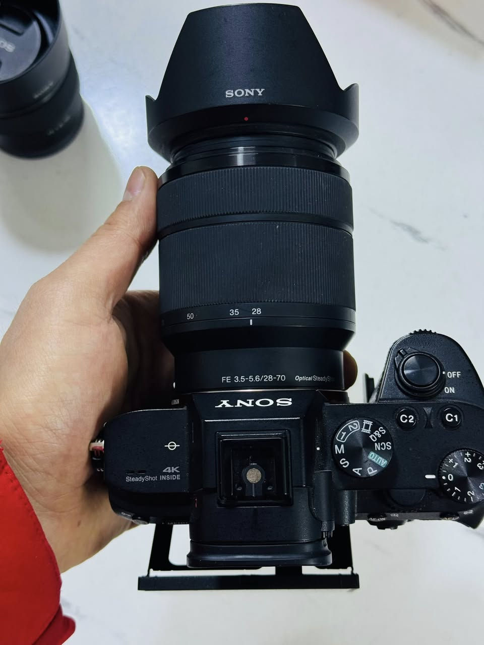 للبيع "وحش" السوني Sony a7III - ملكة التصوير الفوتوغرافي والفيديو
Sony a7III (Body) الغنية عن التعريف، المعروفة بأدائها الجبار في الإضاءة المنخفضة وسرعة الفوكس الخيالية.
• أهم المواصفات:
• سنسور Full-Frame بدقة 24.2 ميجا بيكسل.
• نظام فوكس 693 نقطة (صعب جداً تضيع اللقطة).
• تصوير فيديو بدقة 4K HDR.
• بطارية من نوع Z تدوم طويلاً جداً.
• مانع اهتزاز داخلي خماسي المحاور (5-axis stabilization).
.حالة كامرة نظيفة جدا نظافتها 97%
.مع عدسة 28-70 مميزة جدا  فتحة عدسة 3,5
.وعدسة 50 بوترية قوية جدا 1.8 جديدة 100%
.وسماعة من شركة كودكس wec kit 1 الاحترافية 

***********
سعر راسلني خاص حبيبي 🤍
