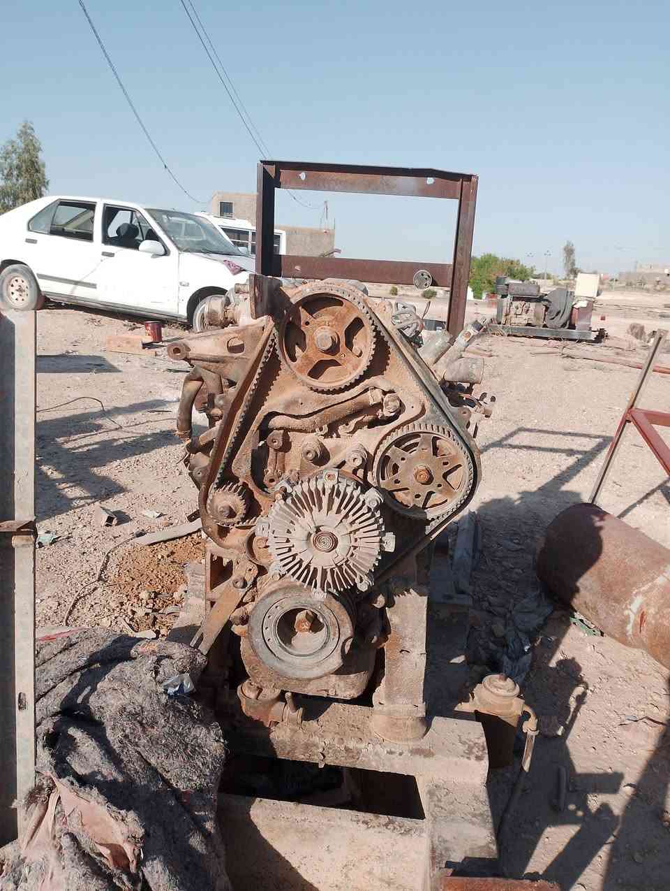 سلام عليكم من رخصة الادمن عندي محركات للبيع الاول   لبر كيني شغال مجفت جديد نص سلف والدينمو ما تشتغل الثاني سبورتج طفه وما فتحته مدري شبي الثالث محرك براد مارسدس. ***********
