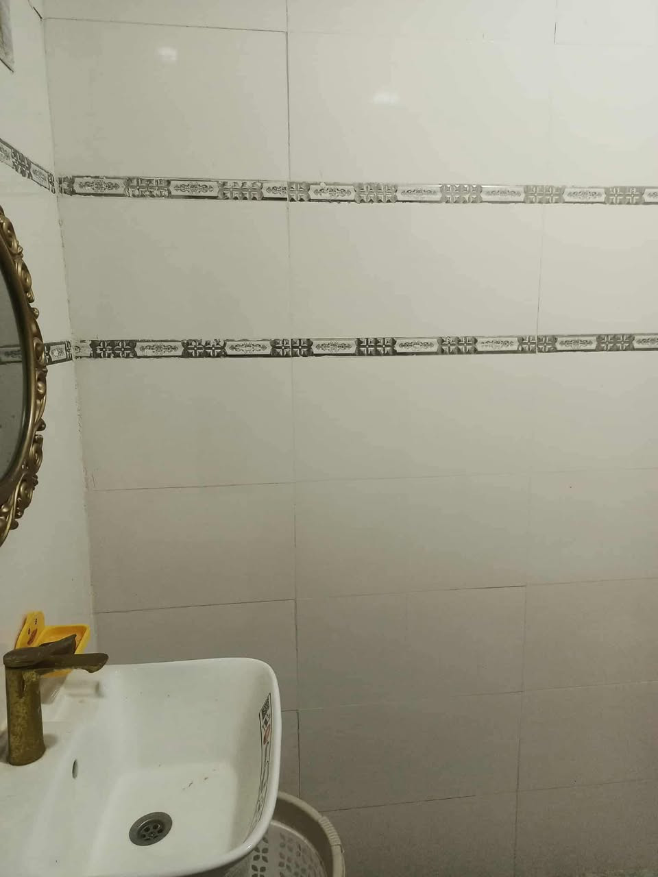 سلام عليكم بيت للبيع او المراوس في الحبيليه الاولى بل نهايه قريب على شارع اربعين الفاصل بين الحبيليه الاولى و الثانيه مساحه البيت 100 متر طابق واحد طابو صرف بناء 2025 جديد حيل كله كونكريت مسلح التواصل *********** 🔴يرهم بيع او مراوس
