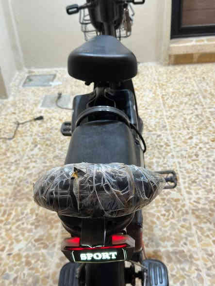 السلام عليكم ماطور اربع بطاريات 99سرعه كلو شغال مصبوغ لون اسود طافي السعر 200 التواصل ***********
