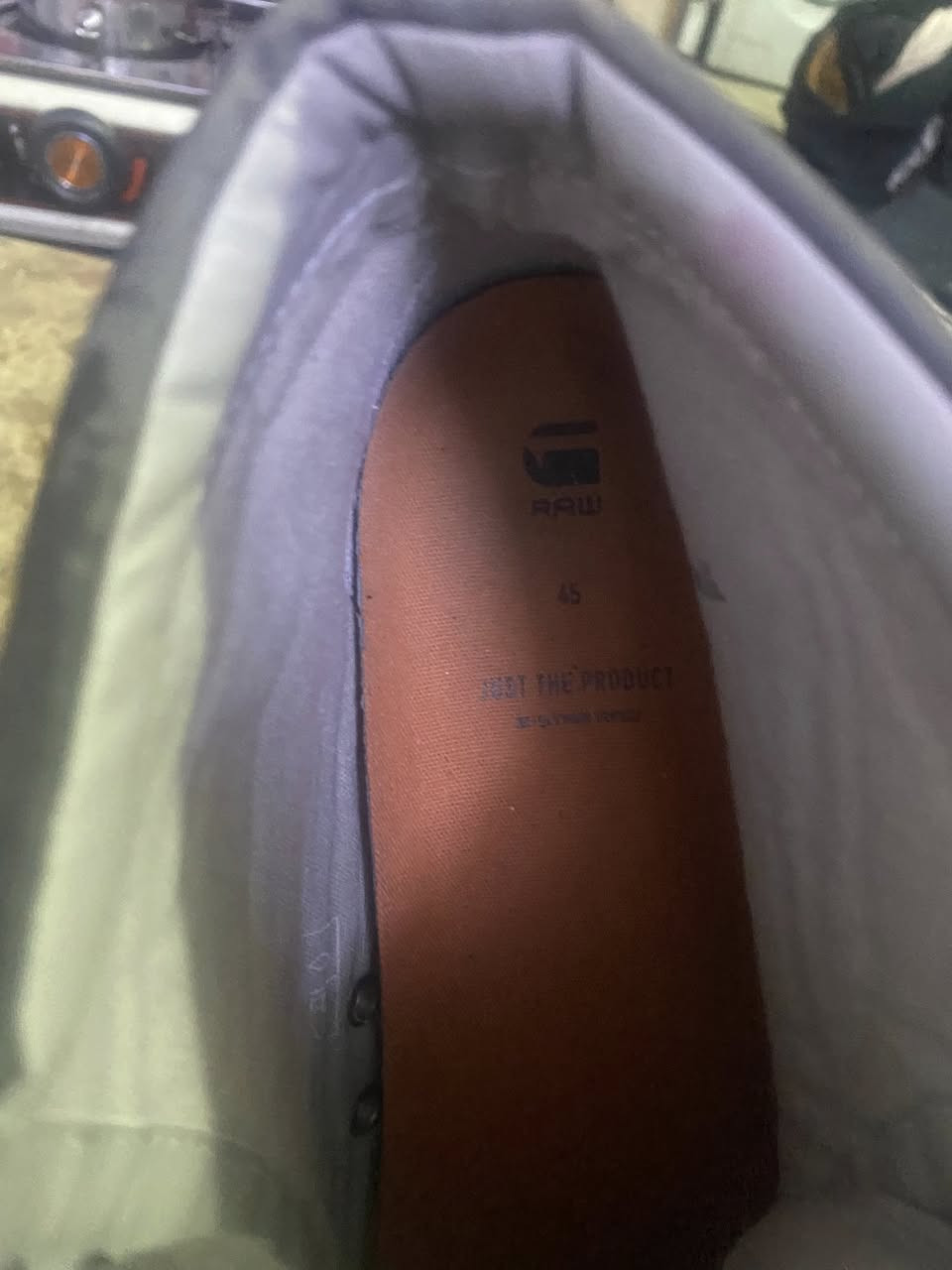 حذاء (جي ستار) باله نظيف جداً قياس (45) نوع الجلد شامو السعر 85 المكان البنوك لا يوجد توصيل  رقم الهاتف ***********
