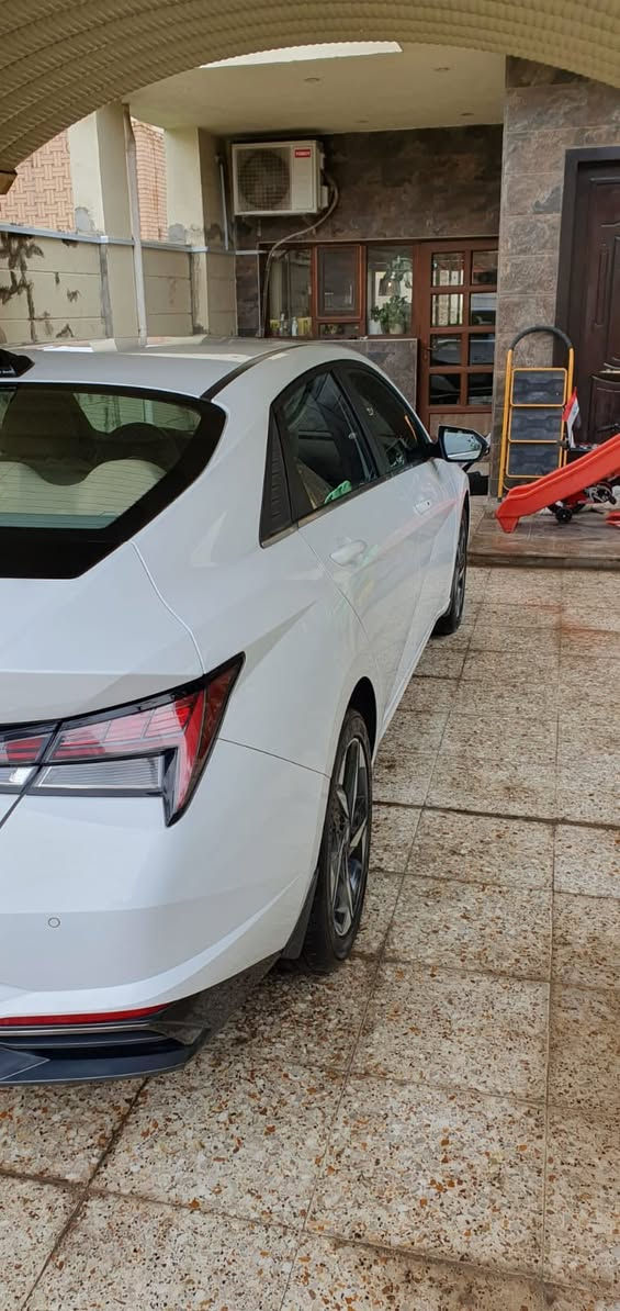 السلام عليكم 
النترا 2022 خليجي للبيع رقم بغداد مشروع وطني باسمي فول مكفولة من الضربة و الحادث
محرك 2000
فتحة سقف سلايد 
كشن كهرباء 
شاشة كار بلي و اندرويد اوتو اصلية 
بصمة 
حساسات و كامرة اصليه دوارة 
فول تحكمات 
السيارة لوك جديدة بعدها ماشيه بس 23 الف كيلو استخدام شخصي من هي و زيرو يمي
بيها كم رصعه مال حالوب بالقمارة البنيد و الجنطه كلشي مابيهم
السعر 175 ورقه و بيها مجال بسيط 
 مكانها بغداد حي الجامعة 
***********
