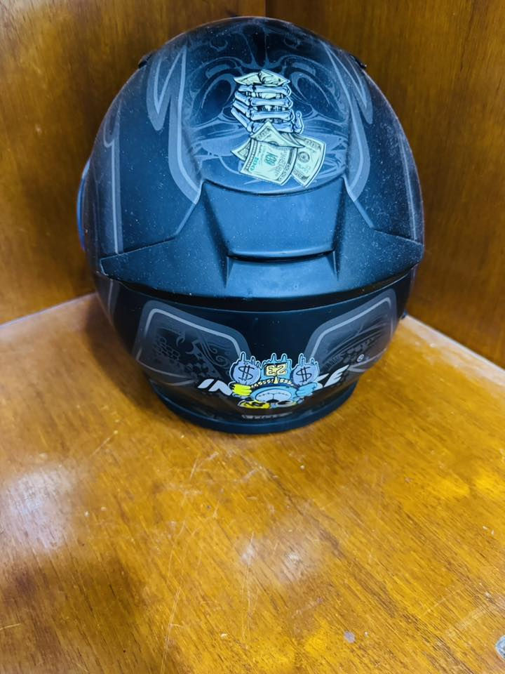 للبيع لسعر ١٠٠الف لتصال ***********
