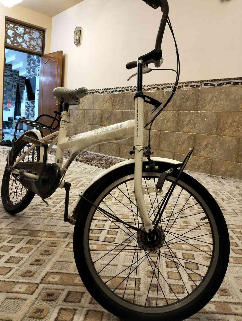 السلام عليكم بايسكل تكسي حجم 24 گير وعگرب وحساس ياباني اصلي السعر 70 وبي مجال بغداد المشتل رقم الهاتف ***********
