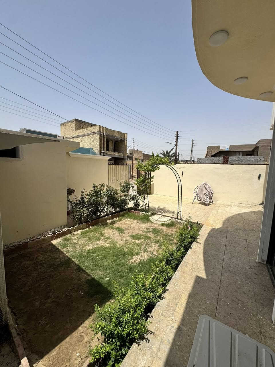 بيت للبيع بغداد سلمان باك البانوراما 
جهة المدارس 
يبعد عن الشارع الرئيسي 100 متر
طابو صرف 
مساحة 250
واجهيه 10 نزال 25 
بناء جديد طابقين 2023
4 غرف نوم 
استقبال خارجي منعزل 
صحيات عدد 4 وانتو بكرامه 
للاستفسار اكثر 
***********
