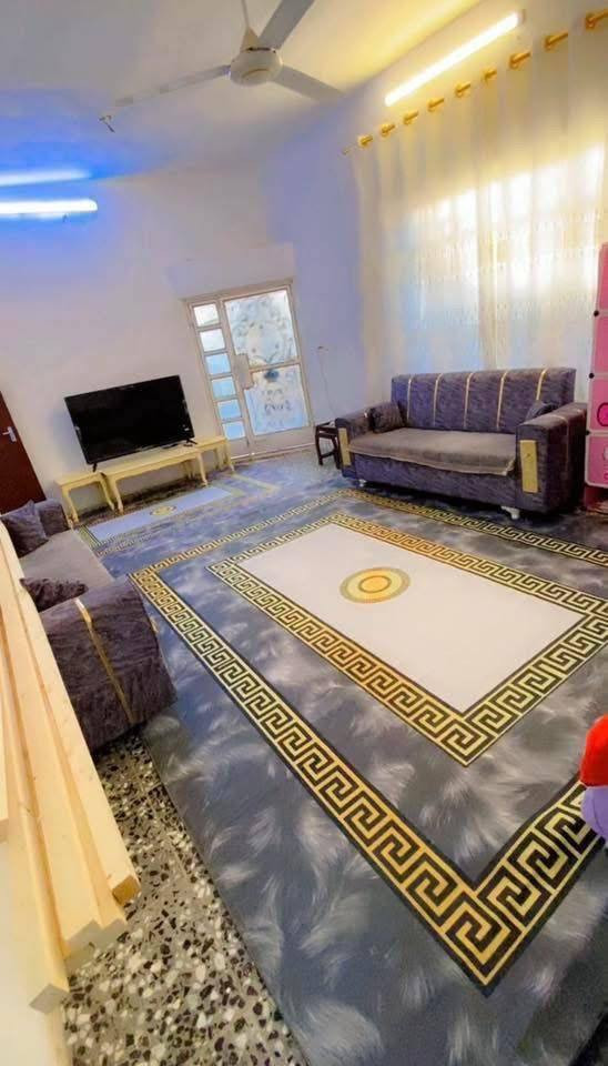 بيت للبيع مساحه 130 متر طابق واحد سعر 48 وبي مجال
قريب عل شارع الرئيسي البيت يحتوي على مدخلين صاله ومطبخ وحمام ومنور وغرفه نوم لبيت واجهة 12
العنوان منطقت الدوانم قرب البياع ول سيديه 10 دقائق
أي استفسار اتصال أو واتساب *********** احمد
