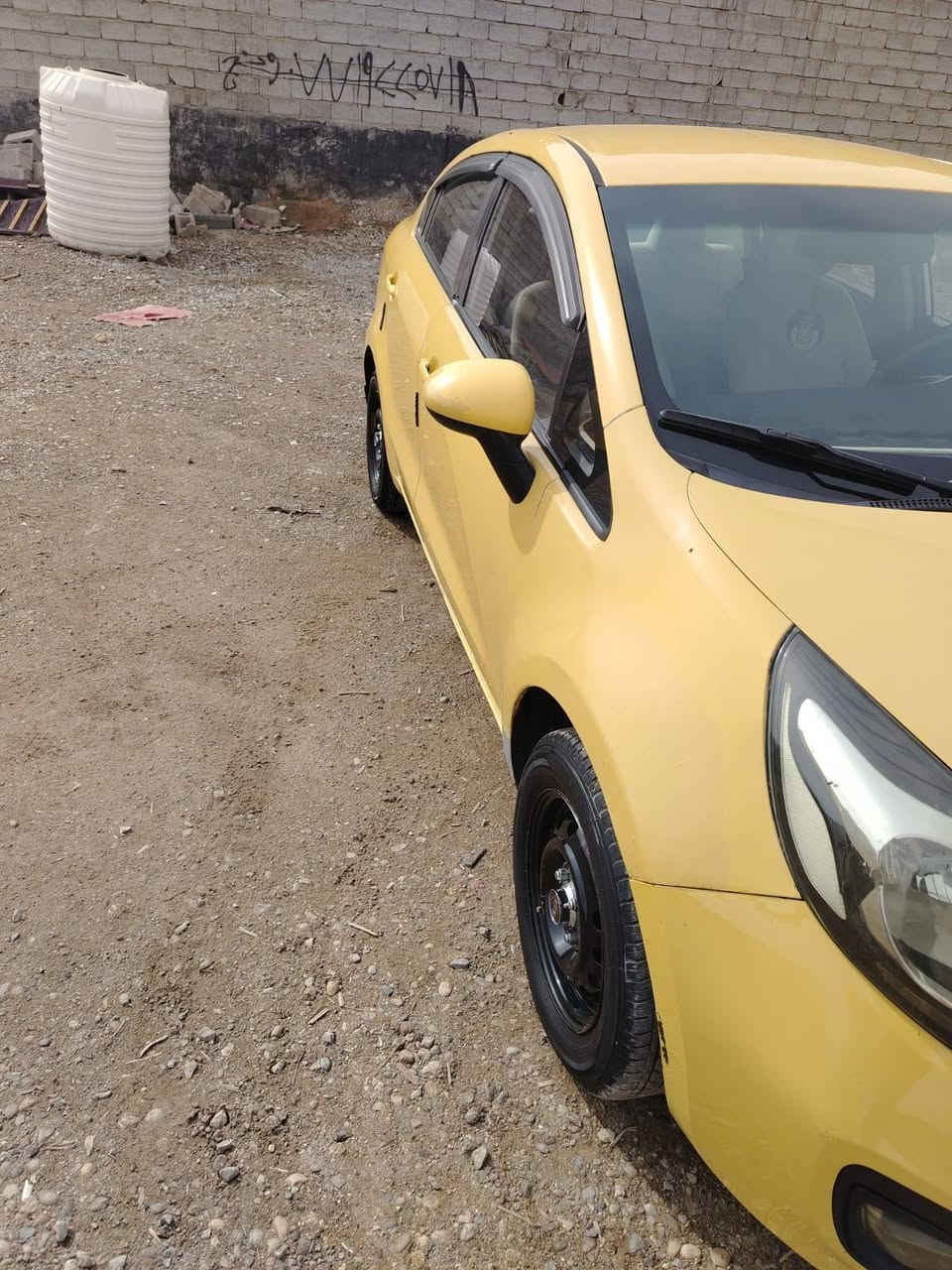 السلام عليكم كيا ريو موديل ٢٠١٣ للبيع خليجي بيها تلحيظات بسيطه السعر ٨٠ ورقه وبيها مجال مكان السياره بغداد حي اور قرب نادي النفط الرياضي 
*********** ممتواجد على الفيس
