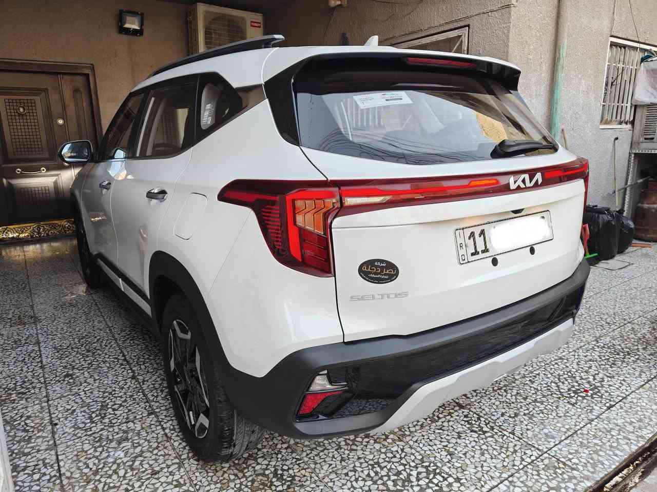 تحيه طيبه 
كيا سليتوس خليجي 
رقم بغداد اخر اصدار 
2024 ماشيه فقط 6 الالف كم 
بعده زيرو بكل ما تحمل الكلمه من معنى 
مكفوله من جميع النواحي 
اللون ابيض ميتاليك وليس العادي 
فول موصفات 1/1
- بانوراما 
- بصمه 
- 4 كامرات 360 درجه مع فتح شاشه للكامرا بالداشبول عند الانعطاف 
- كشنات جلد 
- شاحن لاسلكي 
- دركه جلد طبيعي خياط 
- داشبول ليزلي شاشه متصله بالكامل والكيجات الكتروني 
- بيانو بلاك من الداخل والتكم مع دفيوزر خلفي بيانو بلاك وشباك بيانو ابو الكامرا والابواب ايضا تطعيم بيانو 
- منظومه لايت زنون بلادي مع ليد امامي متداخل مع الشباك وليد خلفي متصل 
- شاحن مبايل لاسلكي 
- سستم صوت عالي النقاء 
- رادار امامي توقف ذاتي 
- مثبت سرعه 
- قياده ذاتيه مع تبيه الانعطافات 
- اوتوهولد 
- سايد بريك بصمه 
- 6 مودات للقياده 
- شاشه تبريد مع ازارا  افقيه للتحكم بالصوت 
- حساسات امامي خلفي محيطي الخ من الموصفات الستاندر 
- السعر 18800$ 
- يعني ١٨٨ ورقه قابل للتفاوض بالمعقول 
- للاستفسار *********** واتساب او سيم
