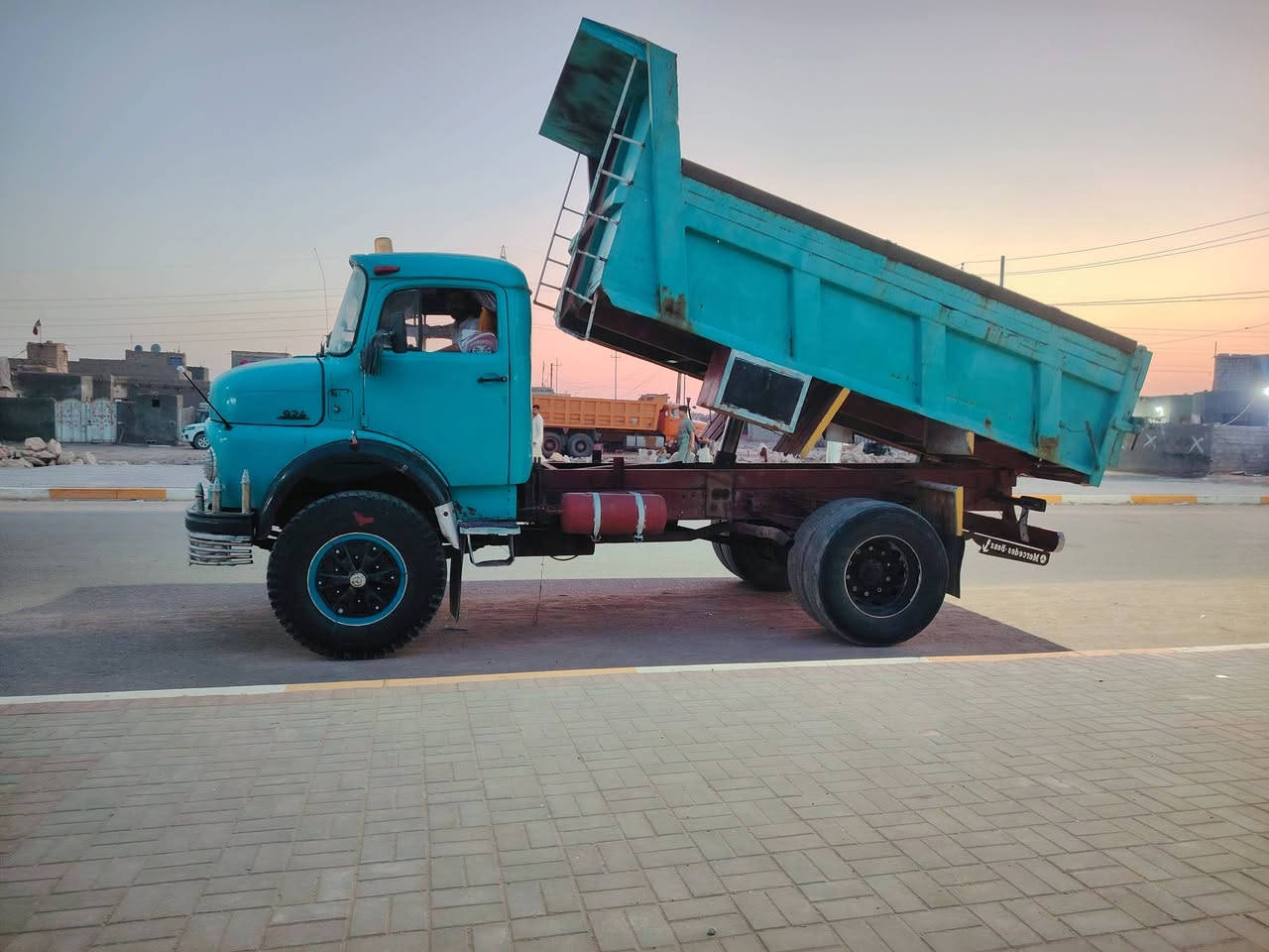 سلام عليكم البيع بردين مديل 75 8 طن كلاب بلادي سياره مكفول كفاله عامه بدي جديد رقم سياره بابل نكليزي مدوره ثاني يوم تخام تاير رقم الاتصال ***********
