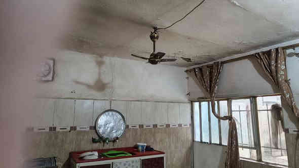 يا الله سلام عليكم بيت مساحة ١٥٠ متر ملك صرف سكني بناء حديث طابقين يحتوى على 
خمس عرف نوم 
حمامات عدد ٢ 
استقبال ٩في ٤
مطبخ 
صاله وكراج سياره 
العنوان المداىن منطقه الورديه قرب مجمع الحسن الطبي 
السعؤ ١٤٠ مليون للاستفسار الاتصال على الرقم 
***********
