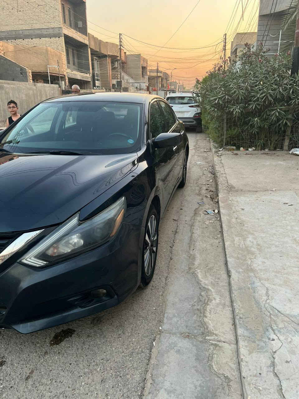 السلام عليكم 
نيسان التيما موديل ٢٠١٧ للبيع ، السيارة وارد امريكي حادث خفيف من الخلف ومرجع على البارد بشكل ممتاز ،  مكفولة من الصبغ ، السيارة باسمنا ، هزة جديدة وسنوية فعالة غير نافذة ، السيارة بدون اي نقص،  المكان بغداد ، السعر ١١٥ ورقه وفيها مجال . 
موبايل :
*********** فيه واتس اب
***********
