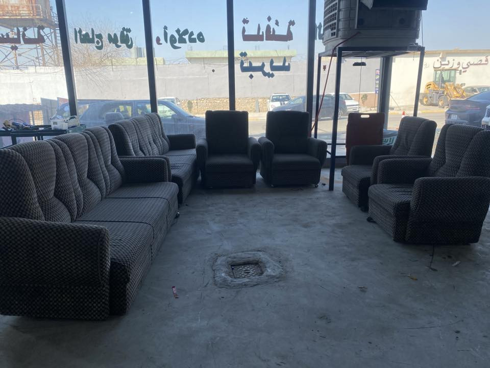 ديوان عشر نفرات
كلش نضيف 
السعر ٢٠٠ وبي مجال 
***********
