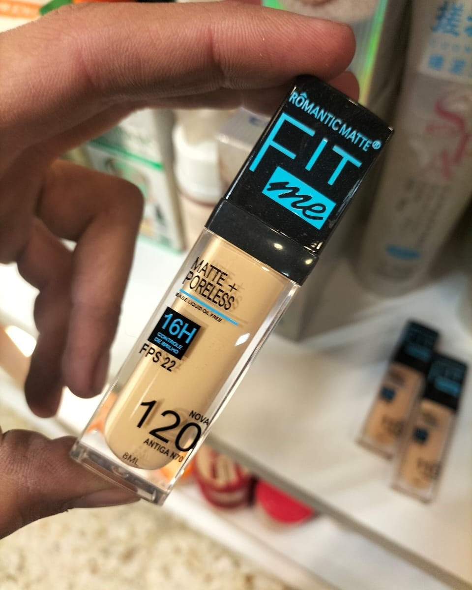 توفر كونسيلر فت مي يتميز بتركيبة الخفيفة التي تتماشى مع جميع أنواع البشرة يساعد على تخفيف العيوب وايضا يوفر تغطية مثالية تحت العيون 
توفر بتدرجات (110+115+120) 
للتواصل واتساب ***********
