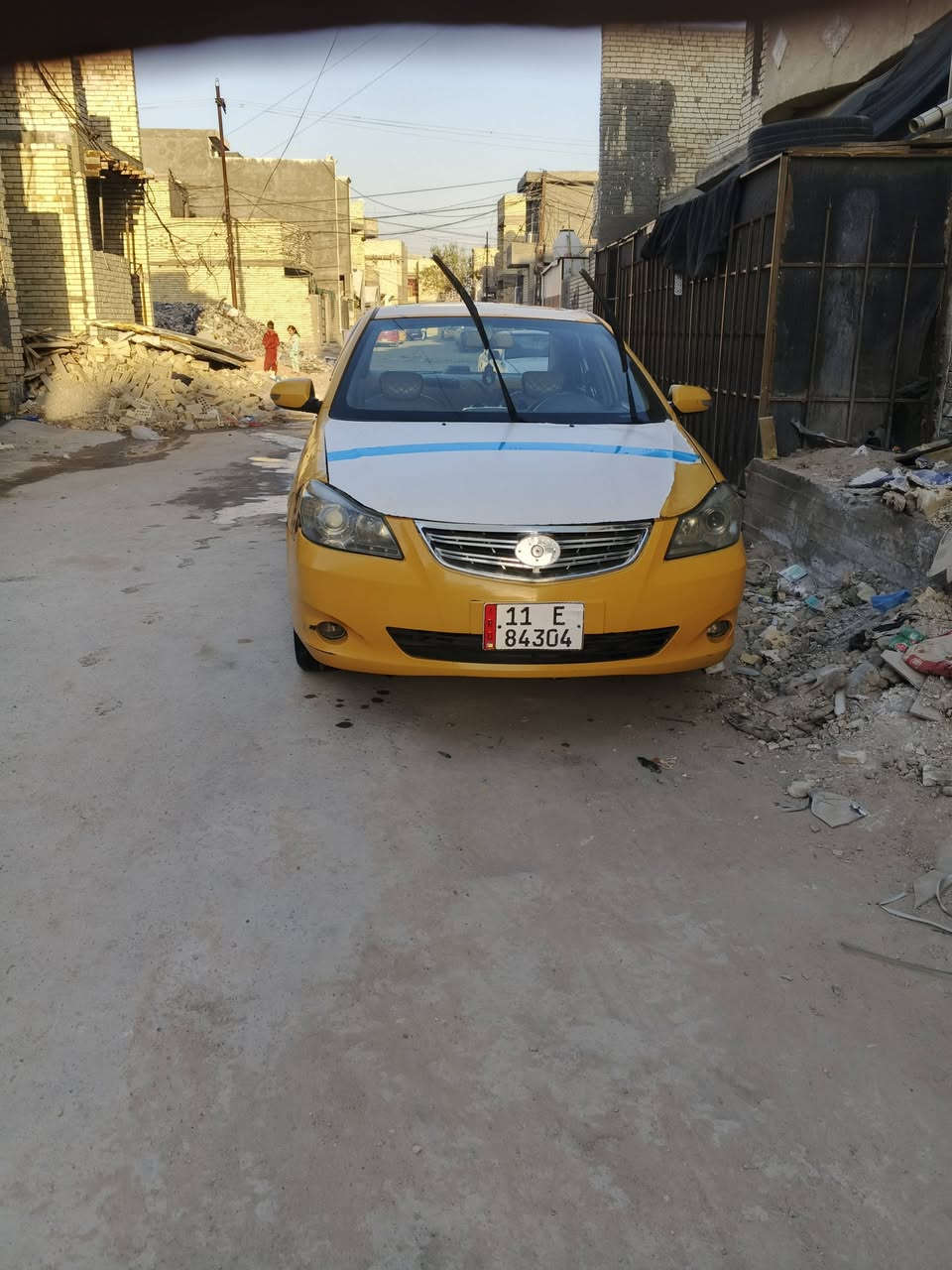 سلام عليكم بي وأيدي جي 3 كير عادي 
سيارة جاهزة من كل نواحي بيها فقط جاملغ امامي كير مكينه صدر تبريد كله جديد نقص بس مجمع ستيرن تخم تاير جديد ارضيه جلد شاشه تخم سماعات كامرة دواره حساسات كلها شغاله رقم بغداد بسمي سعر 46 وبيها مجال قليل 
مكاني بغداد الغزاليه *********** ممتواجد عل نت
