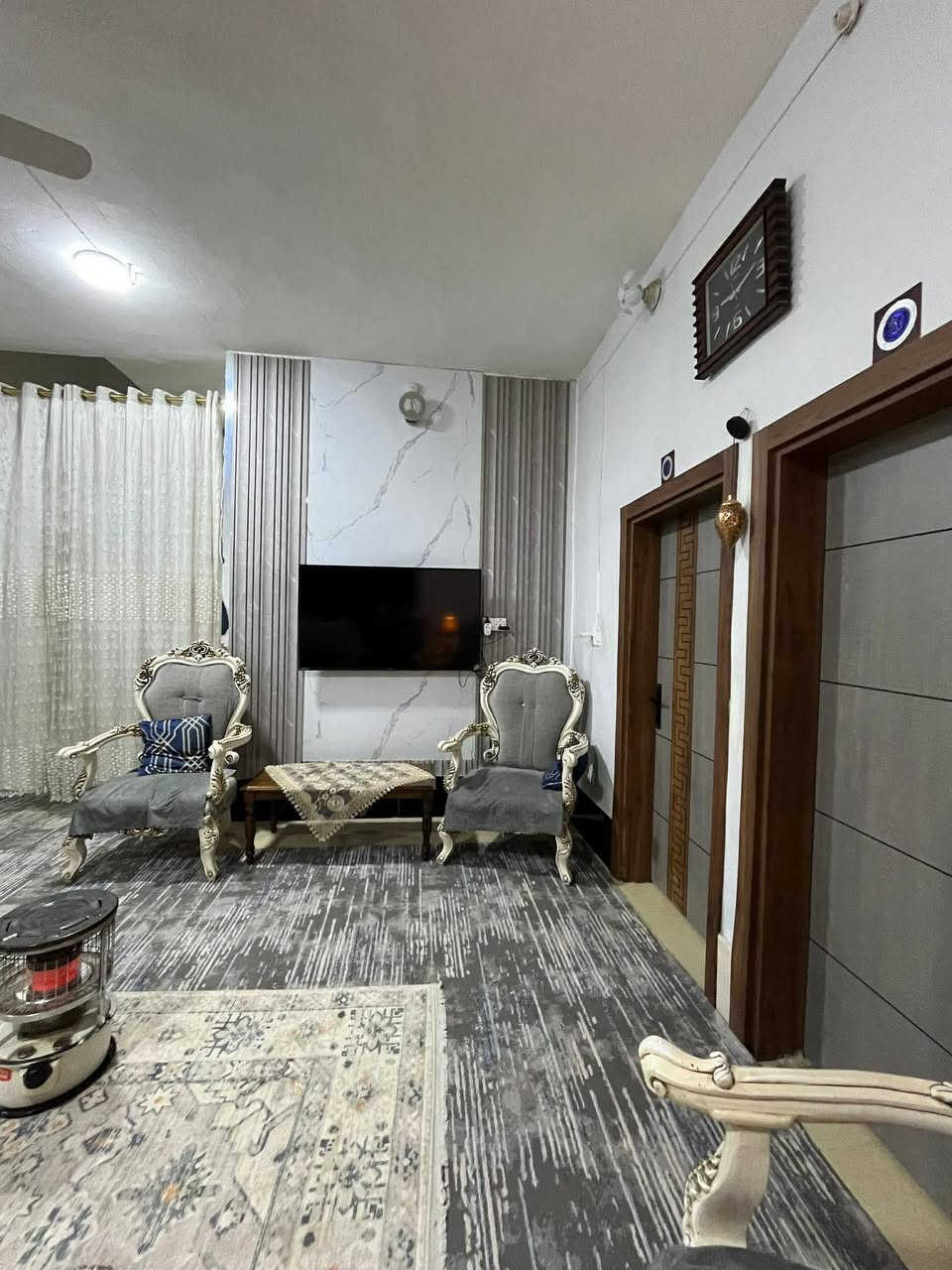 دار مساحة 200متر طابو زراعي سند 25 طابقين غرف نوم عدد 4 حديث البناء 
الواجهة 10 متر  شارع العلوة  الرئيسي فرع ابو نمر   موقع جيد جدا أن شاءالله وبسعر جيد جدا ٨٠ مليون وقابل للتفاوض مكلف بالسعر 
مكتب عقارات بلدروز الحبيبة
 قتيبة البدوي التميمي
 عنوان المكتب الحي العصري
 بدايه شارع خجو


**إذا كنت صاحب هذا الإعلان وتريد حذفه لأي سبب، رجاءا أرسل رسالة إلى الدعم الفني**