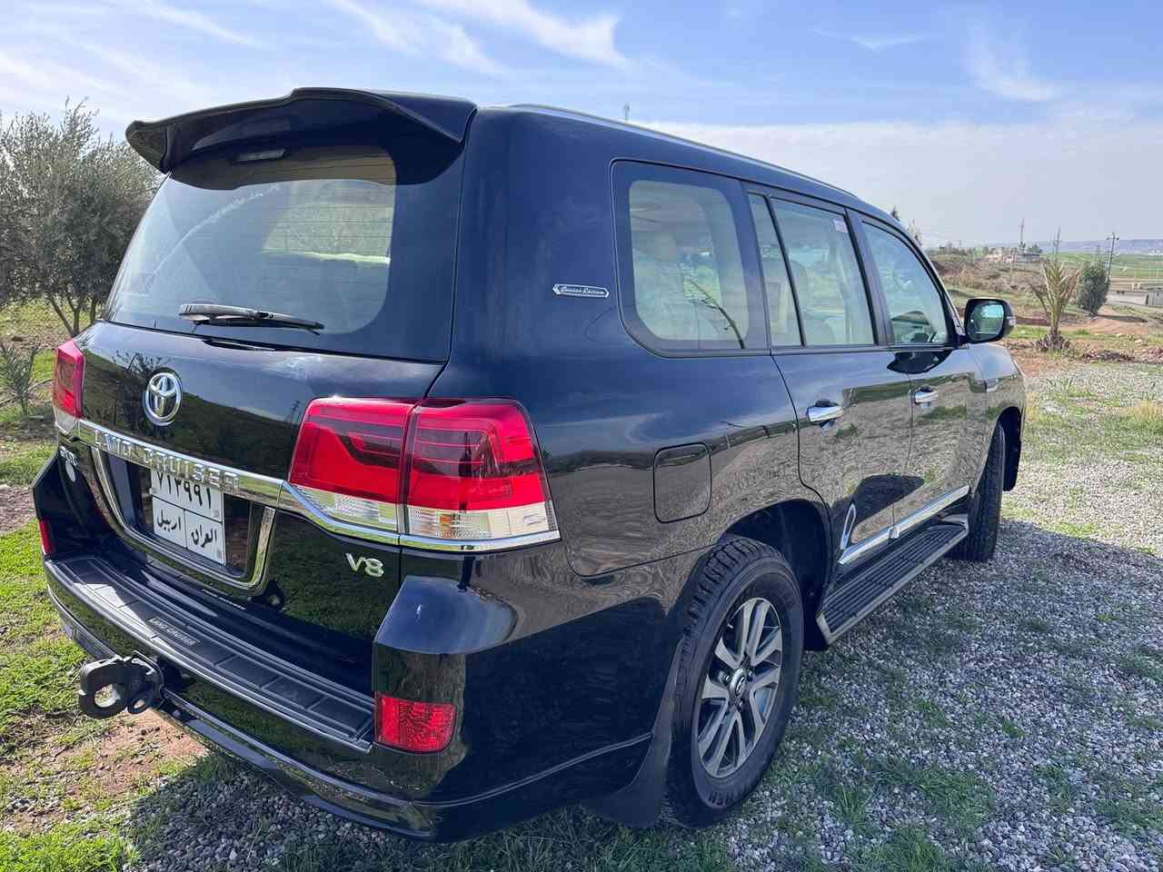 السلام عليكم  
لاندكروز للبيع موديل ٢٠١٧ مواصفات معروفة شريكة سردار 
كشنات جلد  السياره مكفوله كفالة عامة كلين
السياره جديده جدا سلندر  ٧ راكب ٣ قطع تبريد تخم تاير جديد السياره  كلها شركه ماشيه ٢١٥ ألف كيلومتر حقيقي على الفحص السياره استخدام بيت وباسمي ثاني يوم تحويل  مكان السياره اربيل  السعر  ٤٨٠  وبيها مجال 
للاستفسار الاتصال 
***********
