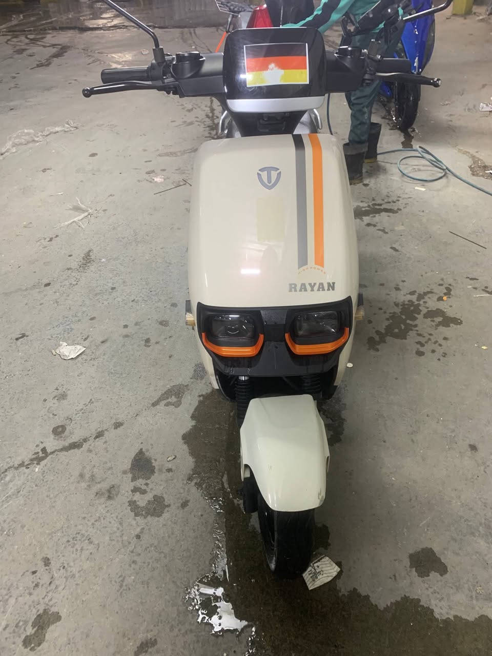 السلام عليكم
دراجه ريان ام عيون 2025
دراجه تاريخ الشراء 2025/4/1 نظافه 75٪ بطاريات نص عمر انطي بيها مسافه 35-40 كيلو مسافه باقي مواصفاتها معروفه السعر 625 الاف و بيها مجال 
مكان بغداد البلديات
الاتصال و الاستفسار : ***********
