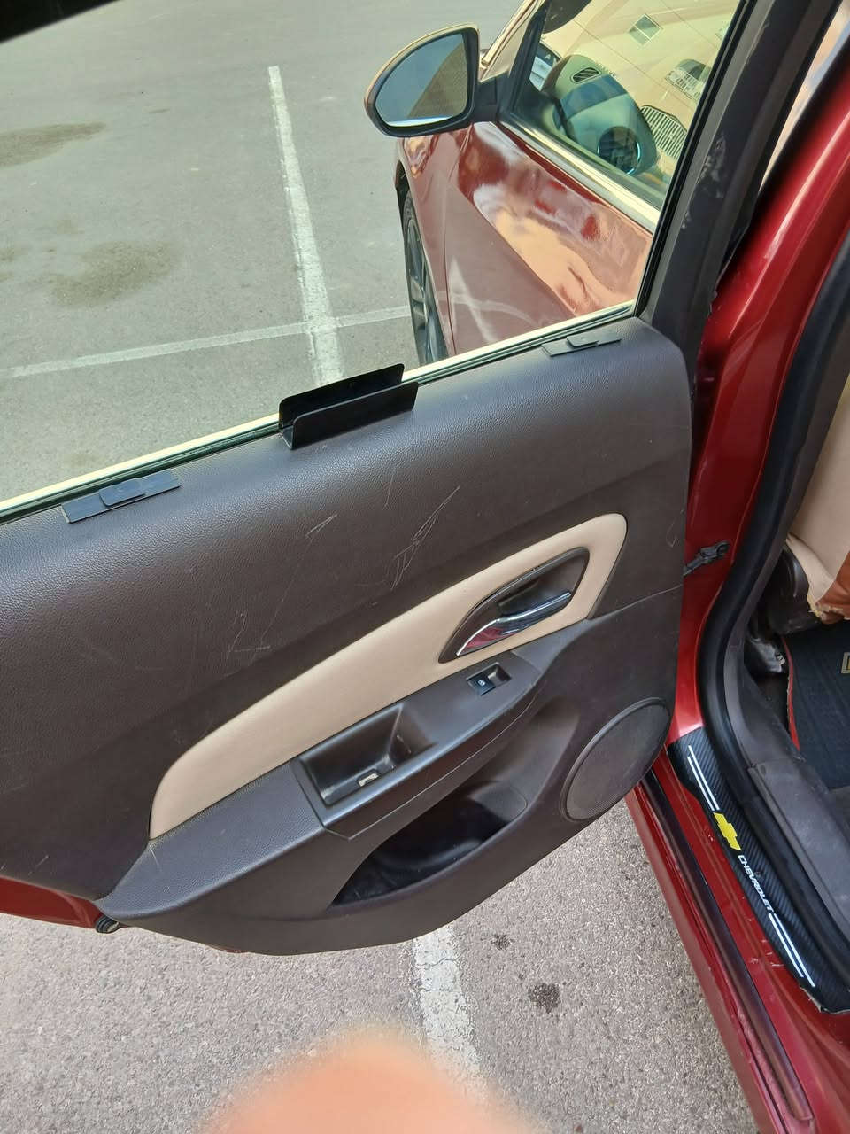 سلام عليكم من رخصت الادمن شوفر كروز12 امريكي سياره خير من الله  بيه جاملغ يسره خلفي عكس سائق سياره كامله مكمله ابيعلك صبغ حزام لباقي سيارة نضيفه بيها طخه بسيطه باب وره سايق
السيارة . 
تيربو ١٤٠٠  المرغوب آنسه صرف بانزين 
فتحه سلايت بصمه السيارة والبوب والصندوق 
بيه تحكم استيرن 
سياره مسويله ادامه بلكات نوزلات جدد 
تبريد ثلج خير من الله 
تدفئ شغاله سياره مال نوظف يروح بيه عل كد الدوام ويرجع 
سنويته لل٢٧ 
السعر ٧٣.    ***********
مكاني بسماية بغداد داخل المجمع
