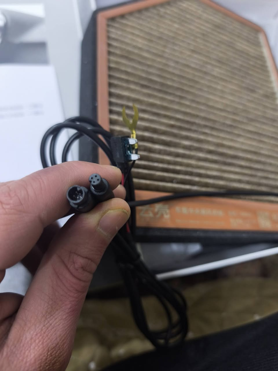 فلتر هواء نقي (Fresh Air System) ذكي للسيارات الحديثة - ماركة Yunqiao
الوصف:
للبيع قطعتين عندي فقط (جديدة بباكيت) فلتر هواء متطور لنظام التكييف المركزي بالسيارة.
الموديل: YQ1015 (نظام Fresh Air).
المميزات: يعمل بتقنية تنقية الهواء من البكتيريا، الروائح الكريهة، والغبار الدقيق جداً.
المواصفات: يشتغل على جهد 9-15 فولت (للسيارات ذات أنظمة التنقية الذكية).
الحالة: جديد تماماً.
السعر: [40 ألف وبي مجال قليل
الموقع: [كربلاء امقدسه ].
للتواصل: [اتصل على رقم ***********].
