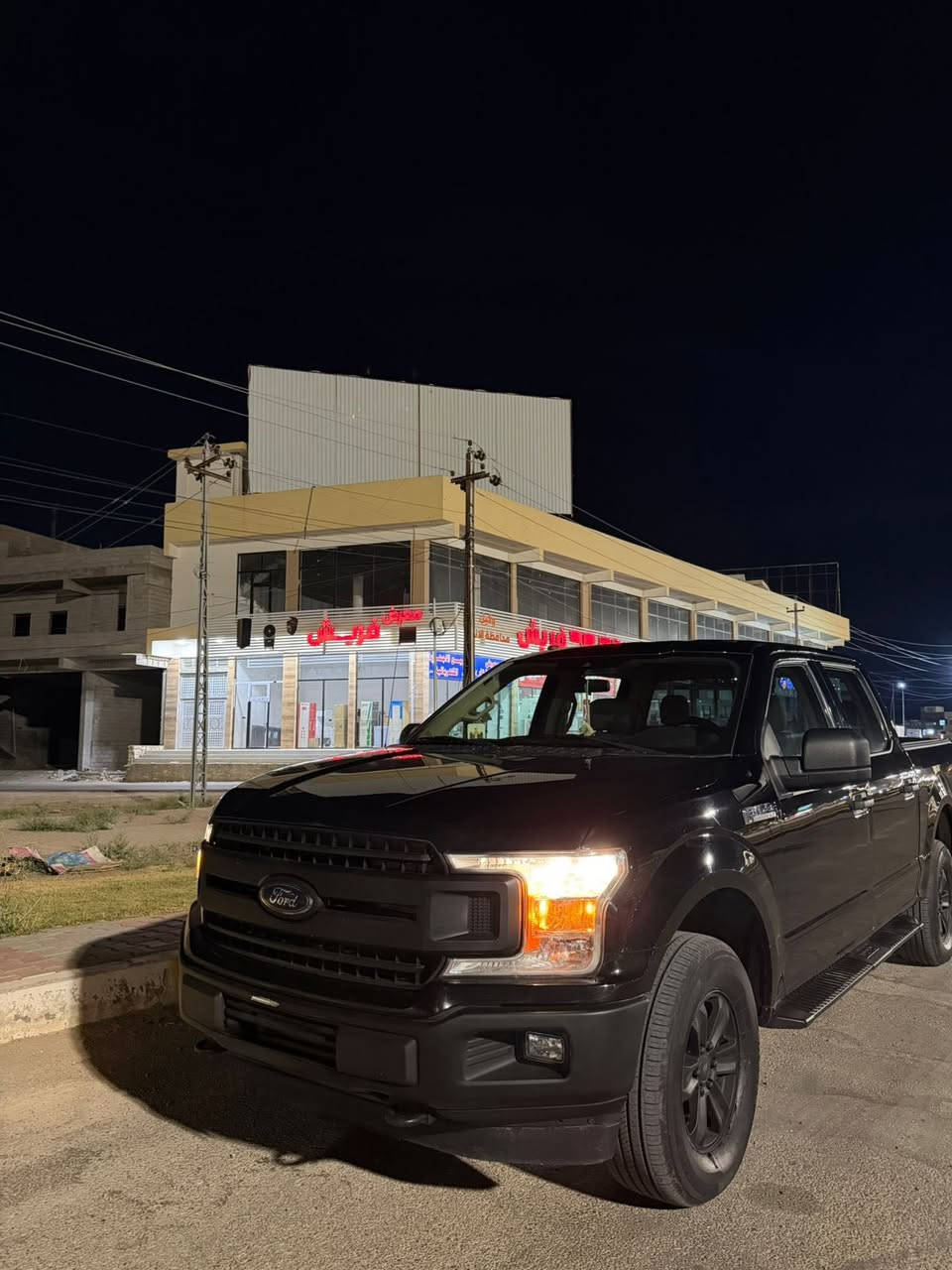 فورد F150 
موديل 2019 خليجي 
مواصفات نص فول فور ويل 
السياره ماشيه 74 الف 
بيها صبغ بالهلال الخلفي مالّ الجاملغ 
***********
ملاحظة غير متواجد على الفيس
