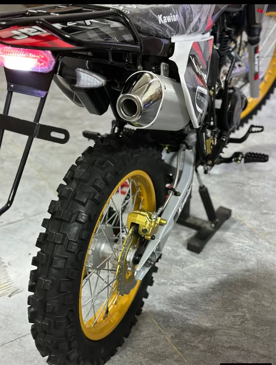 السلام عليكم وحياكم الله معة ورشة الرحيل توفر قفاز كاويار حجم المكينه ٢٥٠ موديل 2025
للحجز او الاستفسار واتساب ***********
توصيل كافة العراق بعد دفع العربون
