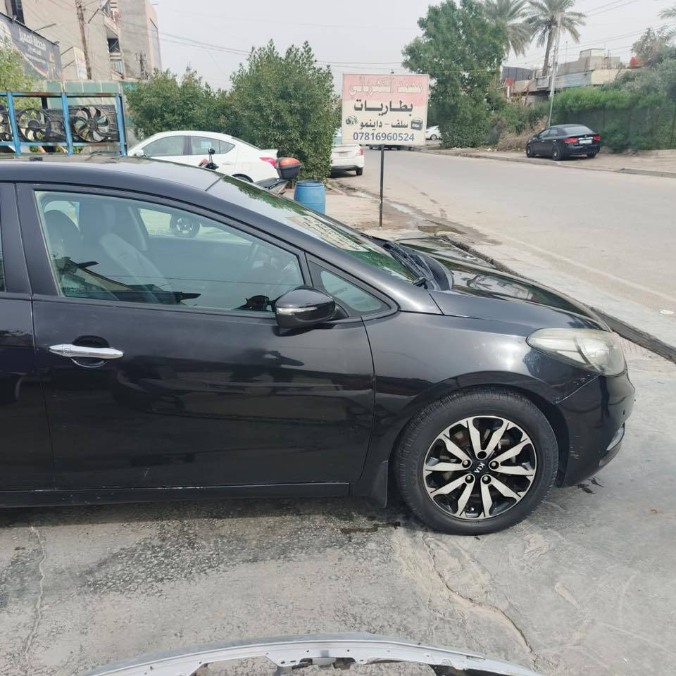 السلام عليكم فورتي موديل2014 وارد بيها اربع قطع صبغ بدون دواخل مكينه 2000 دوش مكينه كير حداديه مكفول السعر 100وبيها مجال رقم ***********
