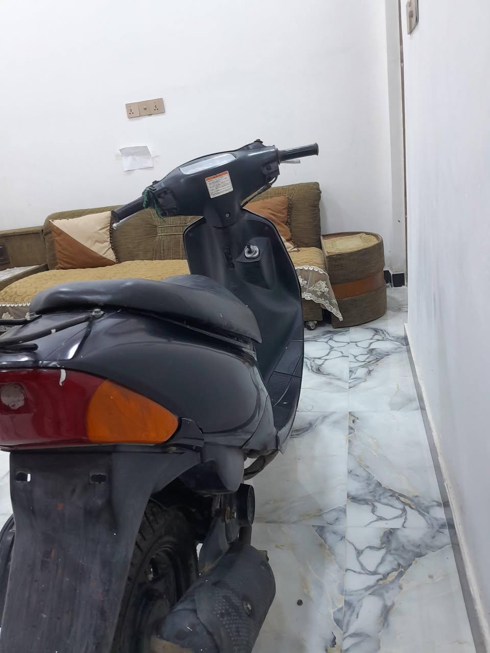 سلام عليكم دراجه ساسوكي ياباني للبيع محرك توني شاده كهربائيات كلها شغاله سلف هندر كفرات شركه دراجه مال جني خير من الله مستعجل عله بيعتهاا رايدها ب 200 وبيها مجال لشراي يدلل مكاني كوت جديده الخاص مفتوح رقم الهاتف ***********
