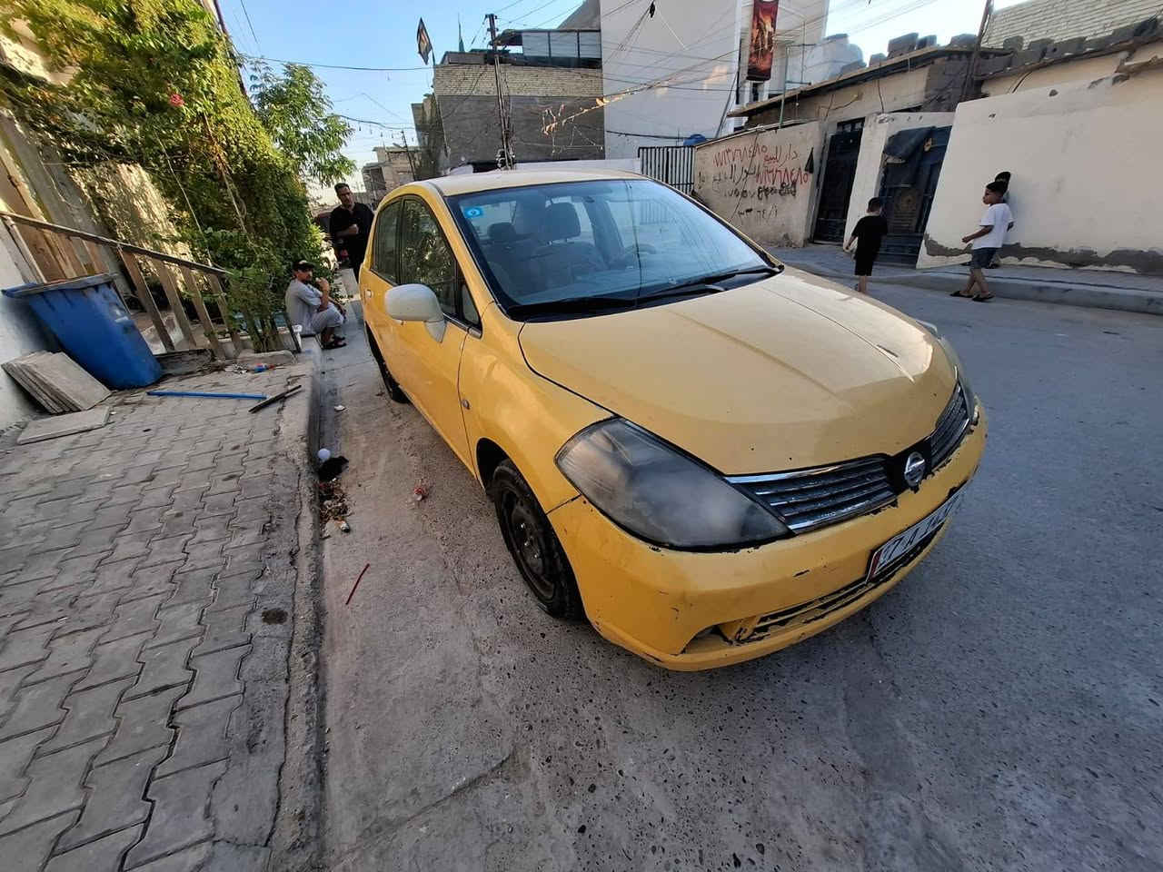 السلام عليكم سيارة نيسان تيدا ٢٠٠٨ بسمي تبريد شغال السيارة غير مكفولة السعر ٣٧ وبيه مجال المكان بغداد  رقم الهاتف ***********

