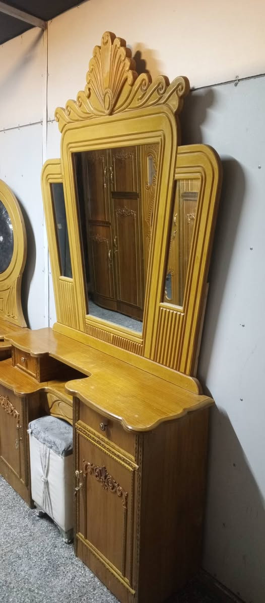 اللهم صل على محمد وال محمد اليوم جبنالكم غرفة خشاب مستعمل شي بسيط اخت جديد نضافة 90  بل ميه مكاني بغداد مدينة الصدر سعر مناسب مراسل على خاص ***********
