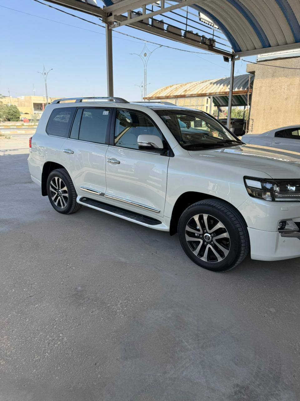 السلام عليكم لاندكروزر 19 ساز اصل كفاله مواصفات لكزز معروفه فول ماشيه 78 مكان السياره ناصريه مركز ***********  و ***********سعرها 525 وبيها مجال بسيط ‏‪
