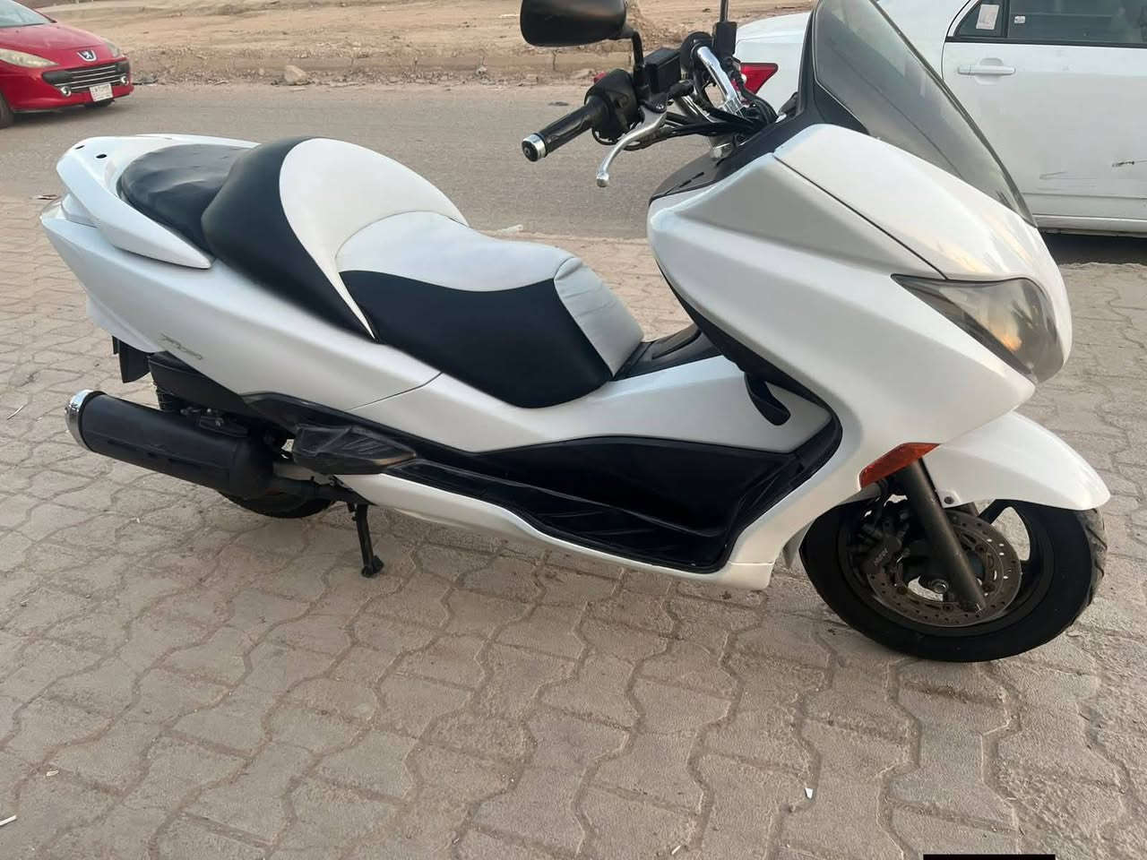 السلام عليكم شباب دراجه للبيع فورزا 010 سعر 1,200 
دراجه بيها خير تبخير مسبوقه صبغ عام***********
