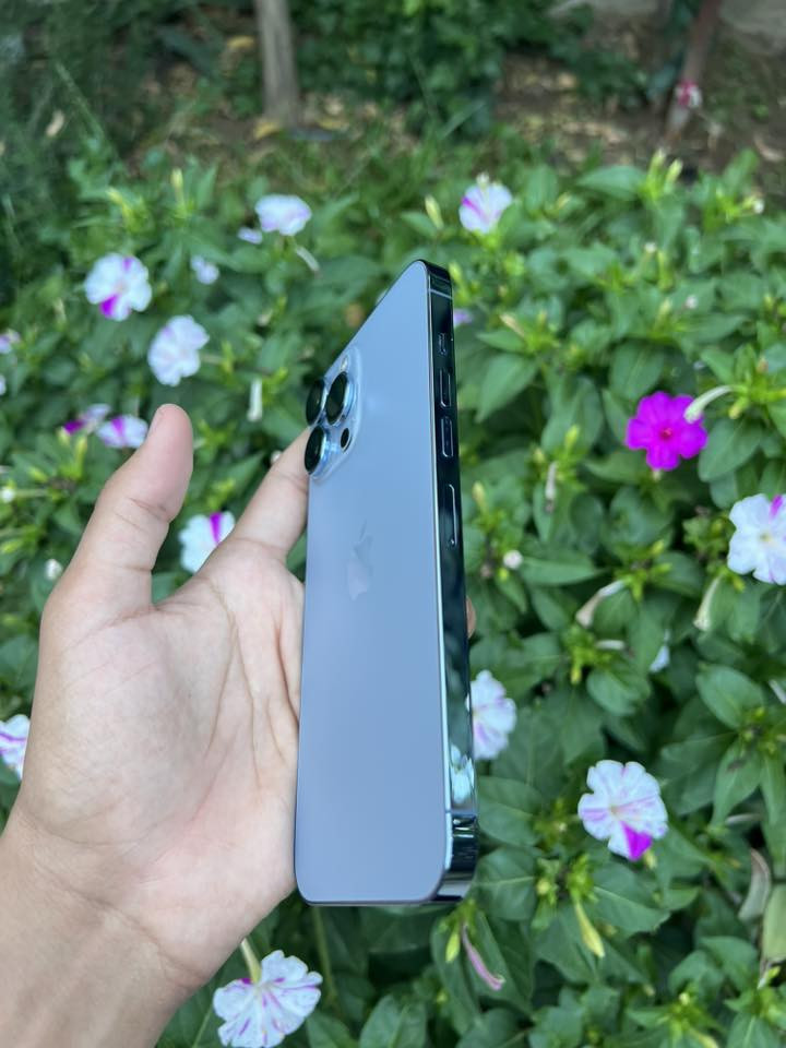 iPhone 13 Pro Max

🔹 اللون: أزرق سييرا (Sierra Blue)
🔹 السعة: 256GB
🔹 صحة البطارية: 97%
🔹 نظام التشغيل: iOS 26.5
🔹 الجهاز نظيف جداً والاستعمال خفيف
🔹 الكاميرات الثلاث شغالة بكفاءة عالية
🔹 Face ID شغال 100%
🔹 الشاشة والهيكل بحالة ممتازة
🔹 المساحة المتوفرة: 173.1GB

✅ أداء قوي جداً للألعاب والتصوير
✅ بطارية ممتازة وتكمل يوم كامل بسهولة
✅ بدون مشاكل تقني ونطيك ضمان اسبوعين جهاز شرط وين متريد افحص 
السعر 🤍 700 قفل 🤍
المكان موصل الايمن 
تواصل عل رقم ***********
