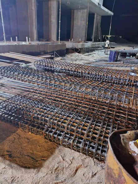 سلام عليكم حدادين تسليح نعمل جمع نواع تسليح بنايات رفات  مع كادر 20شخص  نخذ قطعي وعله طن   لي عده شغل فل يتصل     *********** بي واساب
