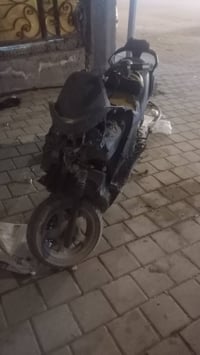 دراجه لبيع كوم حديد هيه شغاله بس كابريتر بس اني ابيع كوم حديد   077552...