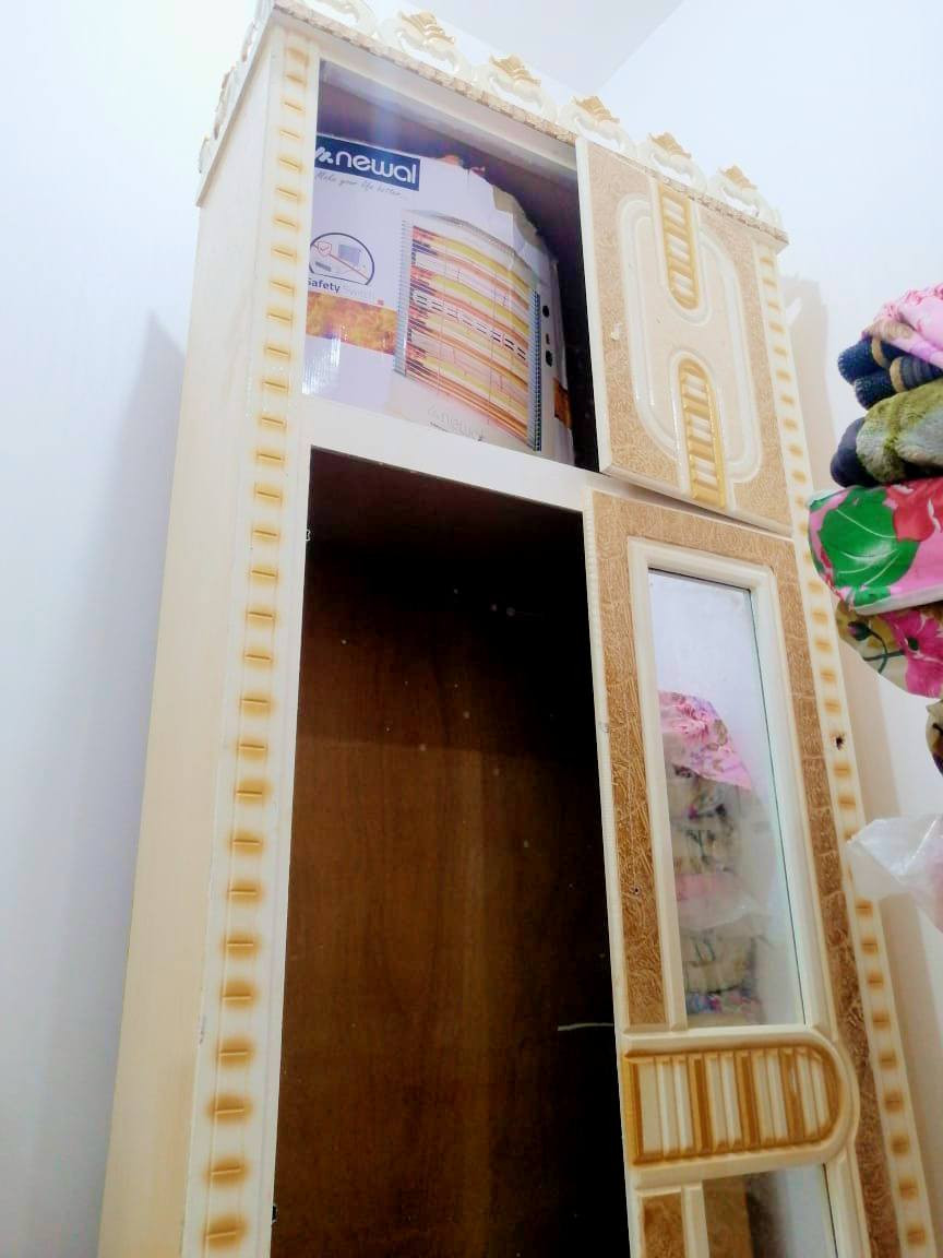 سلام عليكم اخوان عندي غرفه نوم كامله للبيع بيه 6 ابواب مال كنتور وبيه 4 ميوز صغار  وبيه زاويه بيه  خانات 2 وفوق خانه هم جبيره / السعر 650 الرقم /***********/
