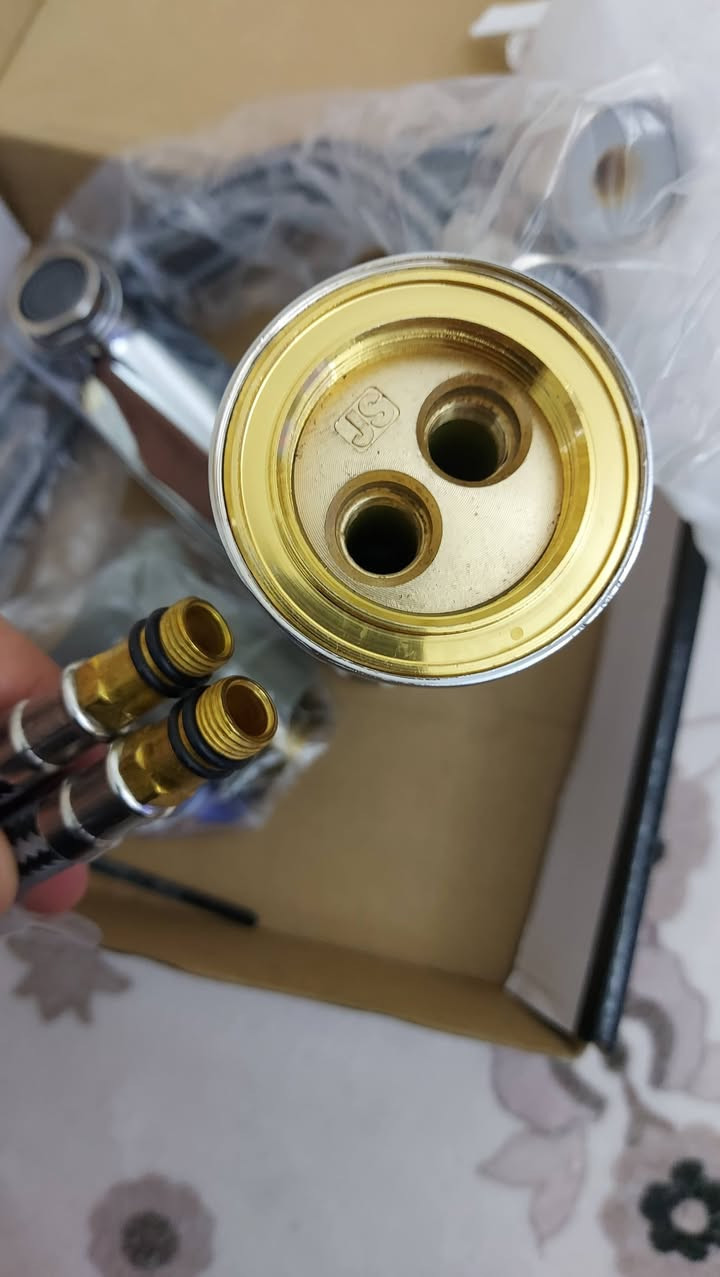 خلاط ماء ايطالي اصلي ثقيل ونحاس 100% 
السعر 18 الف شامل اجور التوصيل 
مكاني بغداد مشتل حي المعلمين 
***********
