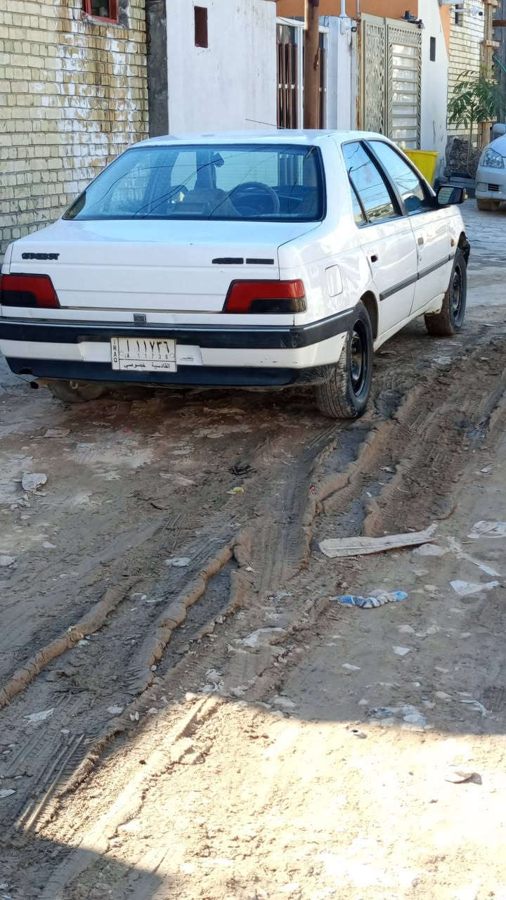 بيجو  405 جاهزه بس فقط ضربه ستوته  شاملغ الايمن.  السعر  ،38 مع المجال.     ***********
