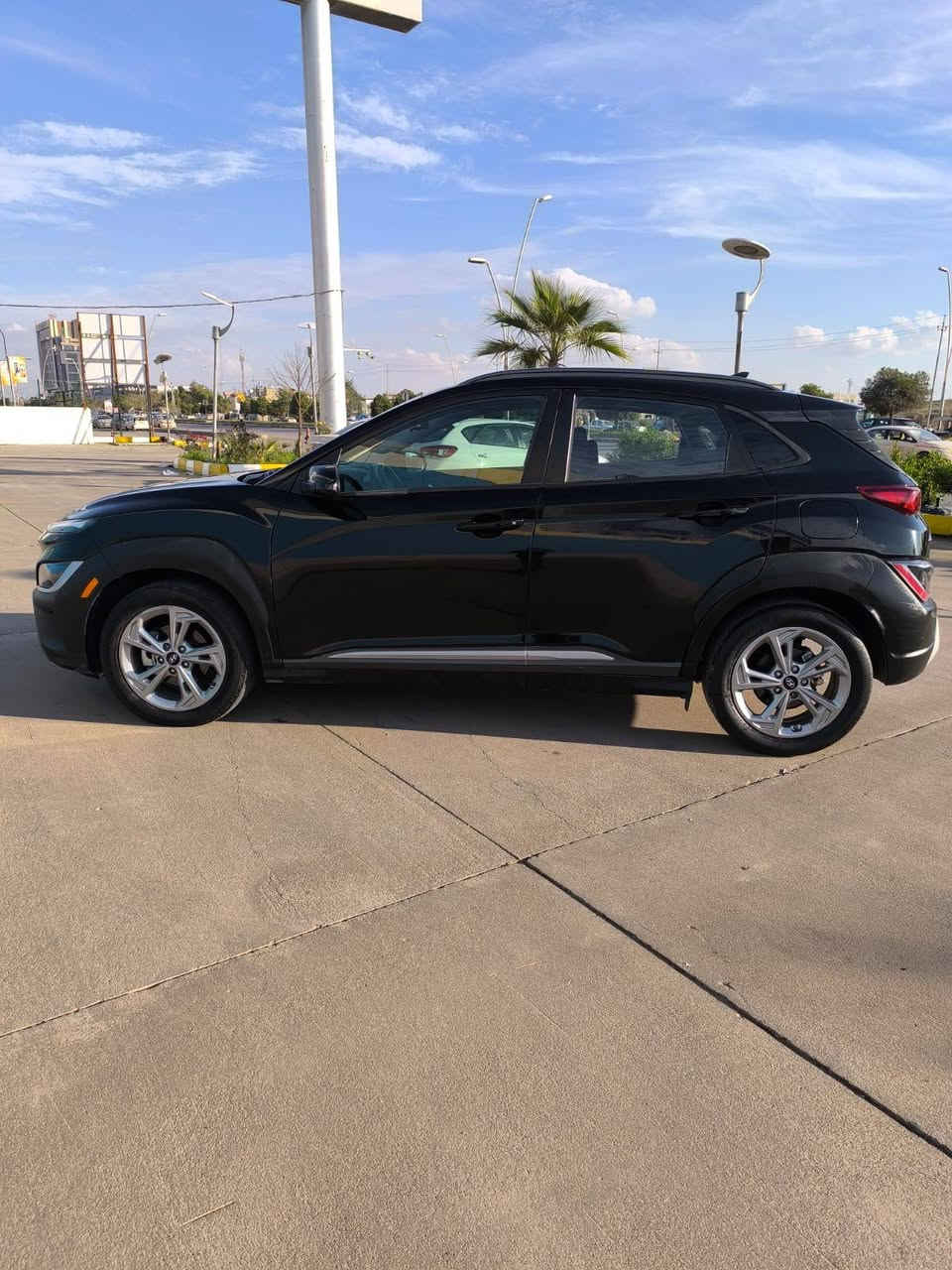 هونداي_كونا _وارد امريكي 
2023 HYUNDAI KONA, SEL
موديل 2023
مواصفات SEL 
محرك 2000دوش المرغوب 

مواصفات:
1.بصمة+بصمة ابواب 
2.رادارات خلفية وجانبية 
3.سلايت (فتحة)
4.اشاير بالمري 
5.كامرة دوارة 
6.حساسات ب الاطارات
7.حساسات امامي+جانبي
8.تدفئة بالكشنات 
9.كشنات مخمل 
10.مانع انحدار
11.مانع انزلاق 
12.تحكمات ستيرن
الحادث :
فقط بابين صبغ -  💯 
بدون دواخل 💯 
الايرباك: سليم 💯 

العنوان:اربيل-معرض اربيل كارس 
الرقم:  واتساب ***********

السعر :155 مرقم كامل
