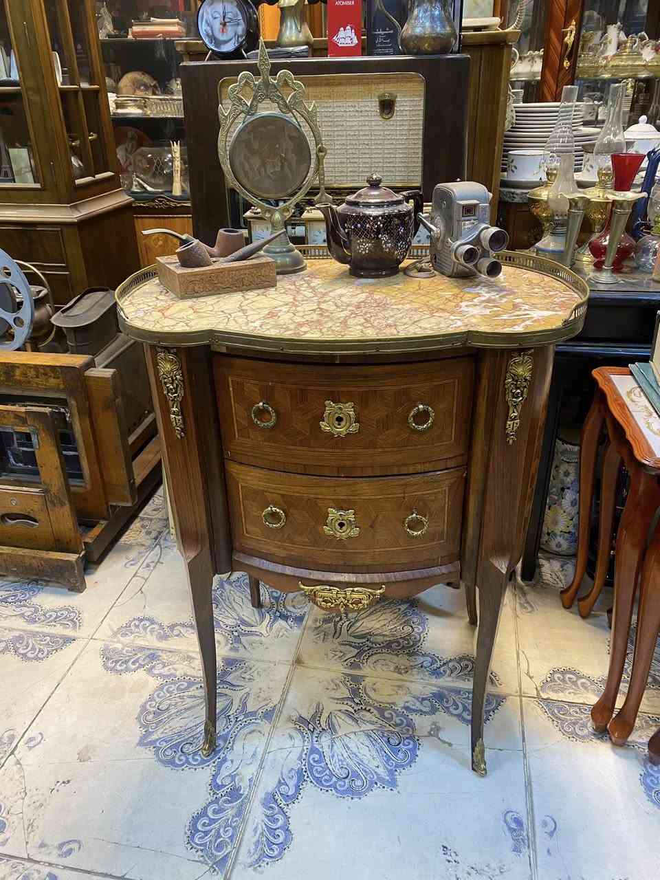 زين بيتك أو مكتبك بقطعة فريدة من قطع الانتيك الجميلة
للطلب و الاستفسار يرجى مراسلة الصفحة أو التواصل على الرقم 
***********
، العنوان بغداد - الكسرة قرب ملعب الكشافة ، يوجد لدينا توصيل 
#اكسبلور #انتيك #انتيكا #تحف #لوحات #بغداد #بغداديات #دهوك #اربيل #هولير #السليمانية #سليمانية #موصل #كربلاء #نجف #بصرة #المنصور #اليرموك
