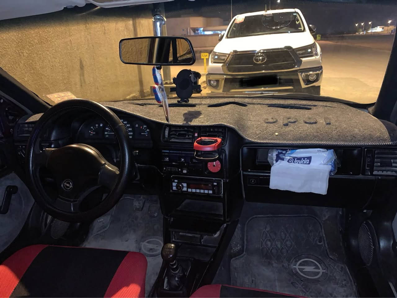 السلام وعليكم مرخصة الادمن اوبل فكترا موديل 91السياره معمره ومحوره كابريتر السياره خير من الله شغل واطلع وين مايعجبك كهربائيات كله شغاله رقم الهاتف (***********)مكاني بصره زبير البصرة, العراق
