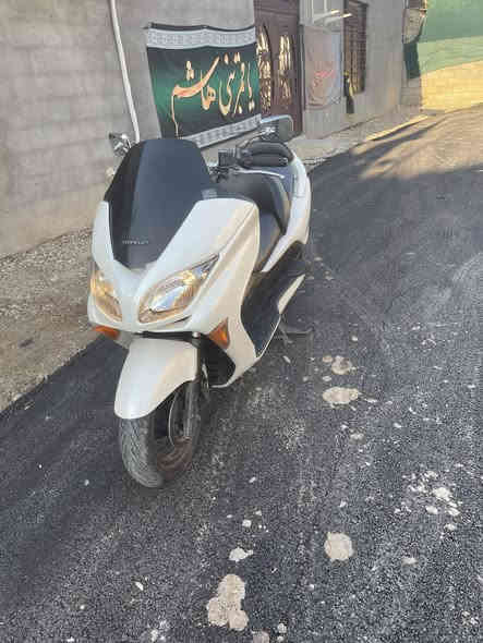 للبيع فورزة ٨/٠ وضع شركة مكينة وكير شرط الدراجة لغيت الماطور مال الكير (عمية) شلعة ومعدل تجي تفحص وتشوف مكاني ديالى قريب على غالبية السعر مليون و٣٠٠ رقم التلفون ***********
