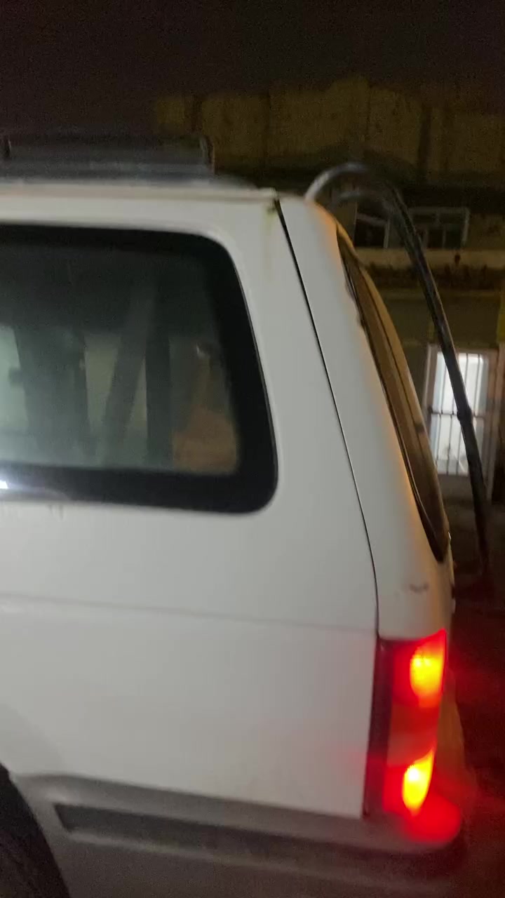 السلام عليكم سياره كلايزر للبيع طويله ٧راكب كامله بيه نقوص بصيطه مكان بابل قرب مجسّر الثوره الرقم الهاتف***********سياره بسمي
