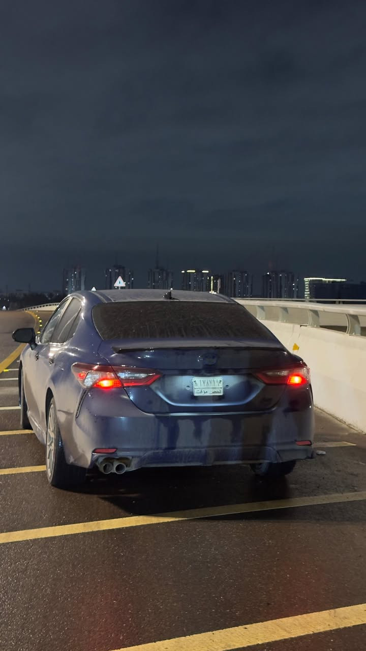 كامري هايبرد 2024 للبيع حادث جاملغ وبابين بدون دواخل سعر 188 ومجال جداً بسيط مكاني بغداد ورقم مجاني ع دوله *********** سياره فول عدى الفتحه
